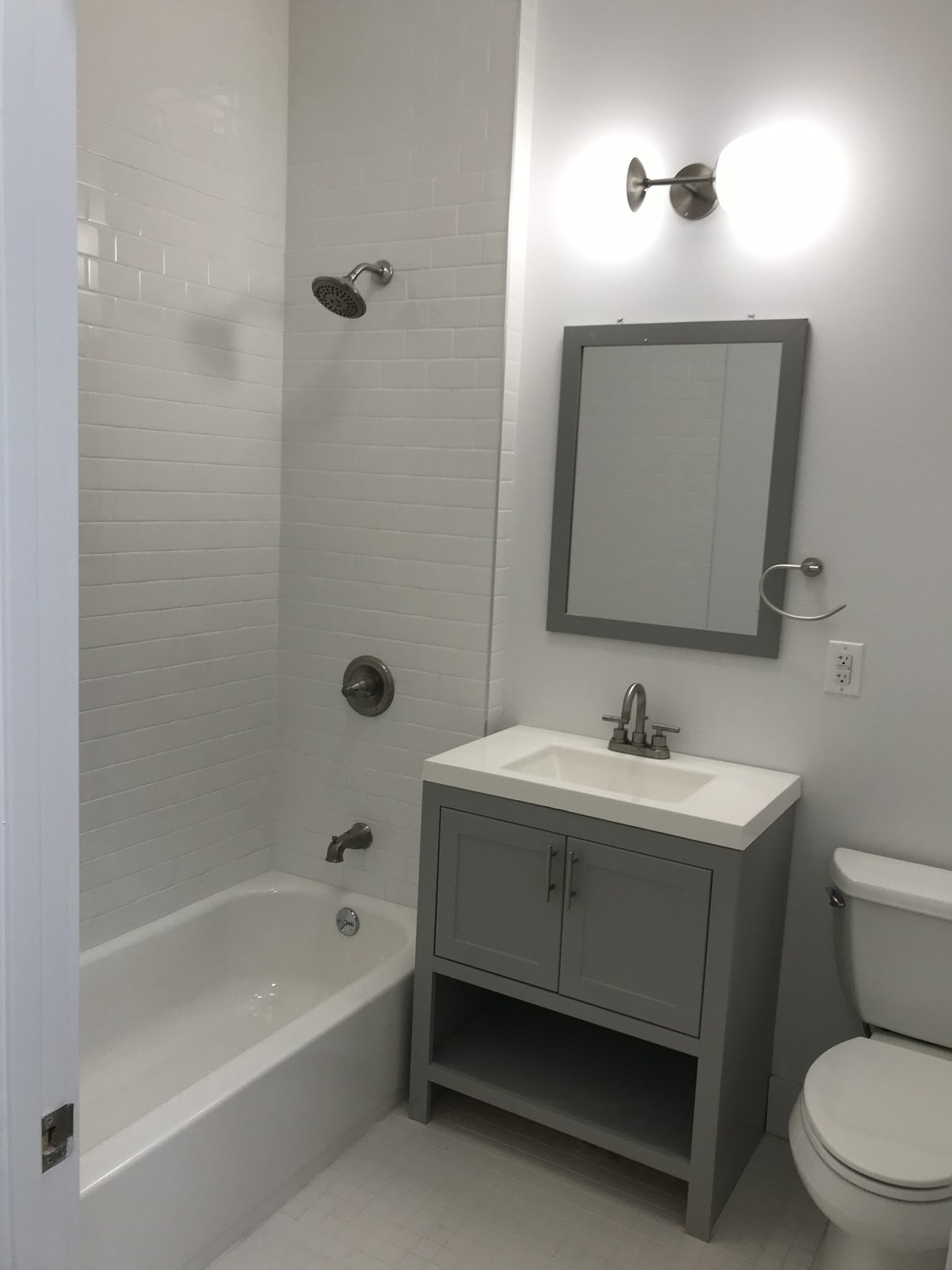 Finished bathroom with new tub, vanity, faucet and toilet installed by I&I Plumbing